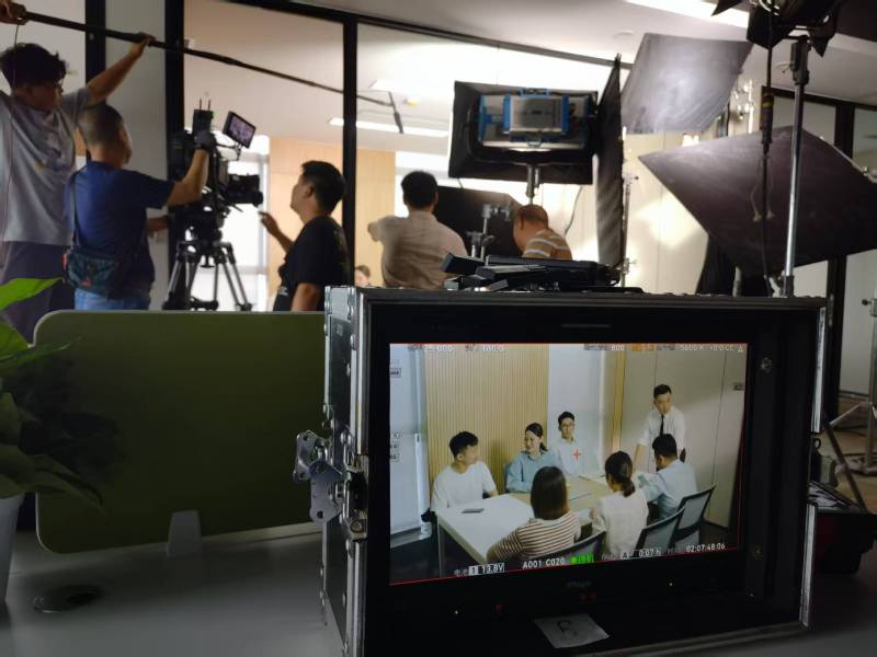 上蔡县TVC拍摄公司：科技产品视觉化大师，诠释未来感与功能美学
